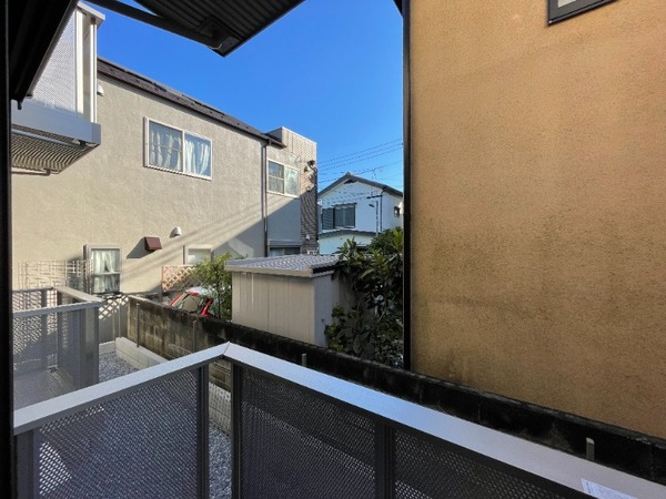 ��ʌ�����s�≺���Q���ڂ̃A�p�[�g�̃o���R�j�[