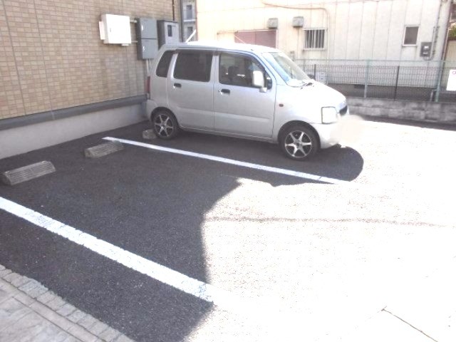 ��ʌ��z�J�s�Ɍ��P���ڂ̃A�p�[�g�̒��ԏ�