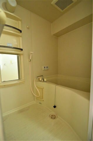 ��ʌ������s�k�J�Q���ڂ̃A�p�[�g�̃o�X