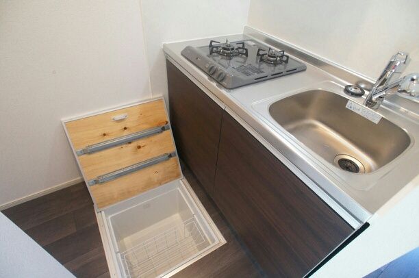 ��ʌ�����s�̉ƂQ���ڂ̃A�p�[�g�̃L�b�`��