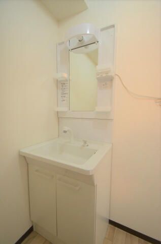 ��ʌ������s�k�J�Q���ڂ̃A�p�[�g�̐��ʏ�