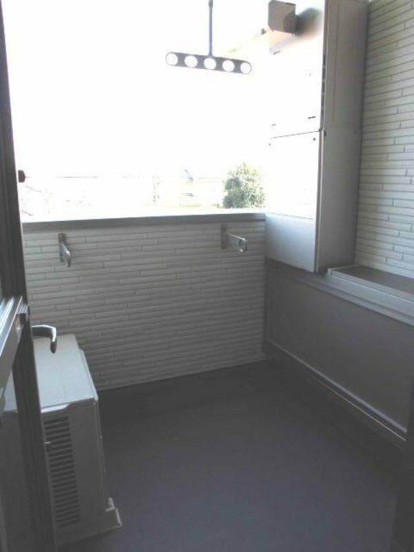 ��ʌ��������܎s���厚��J���̃A�p�[�g�̃o���R�j�[