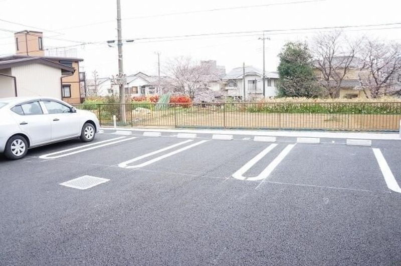 ��ʌ��������܎s���厚��J���̃A�p�[�g�̒��ԏ�