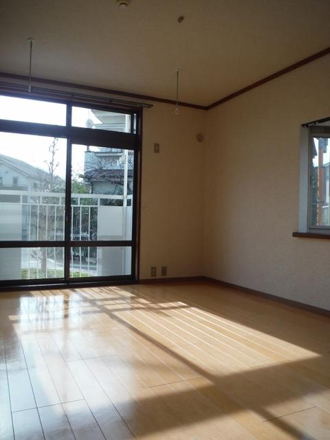 ��ʌ��������܎s��΋�㗢�Q���ڂ̃A�p�[�g�̋��ԁE���r���O