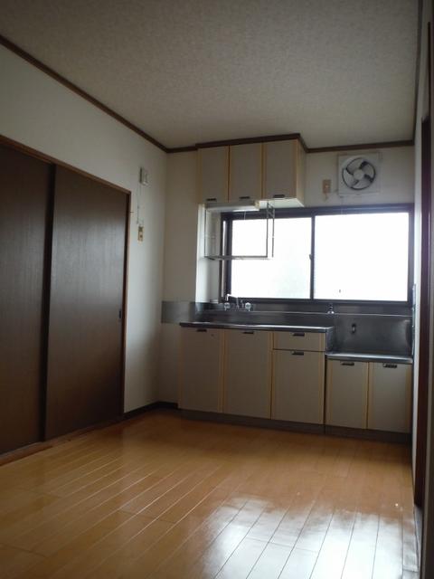 ��ʌ��������܎s��΋�㗢�Q���ڂ̃A�p�[�g�̃L�b�`��