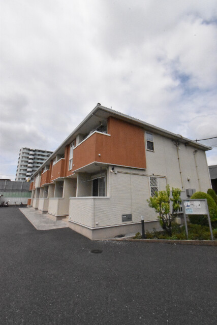 ��ʌ������s���h�P����642-1�̃A�p�[�g�̌����O��