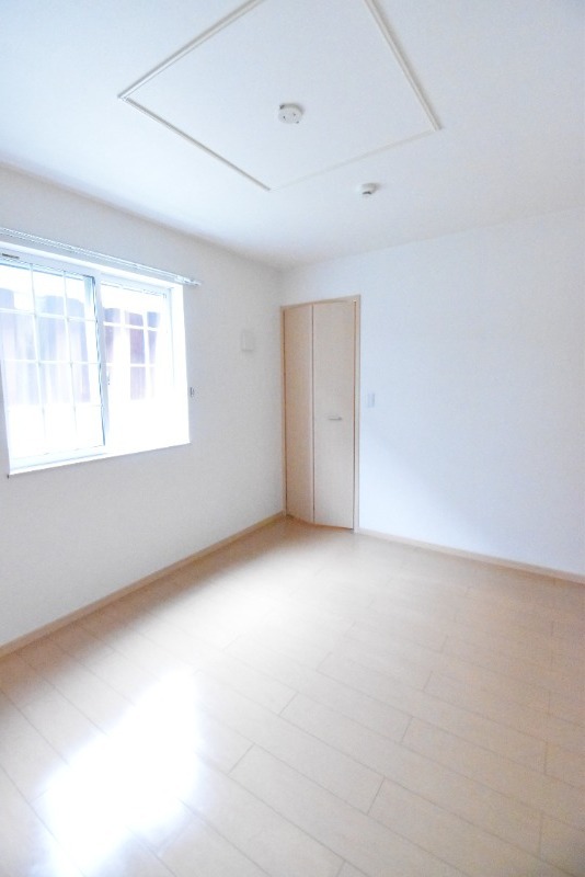 ��ʌ������s���h�P���ڂ̃A�p�[�g�̂��̑������E�X�y�[�X