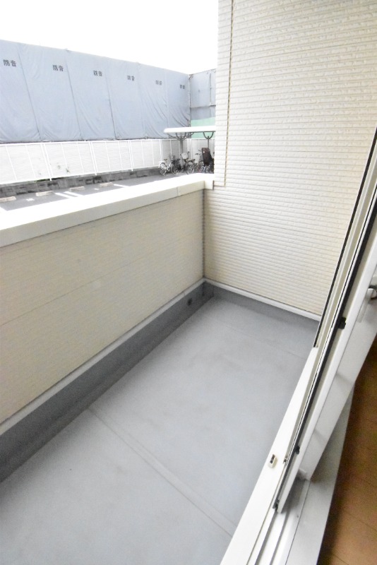 ��ʌ������s���h�P���ڂ̃A�p�[�g�̃o���R�j�[