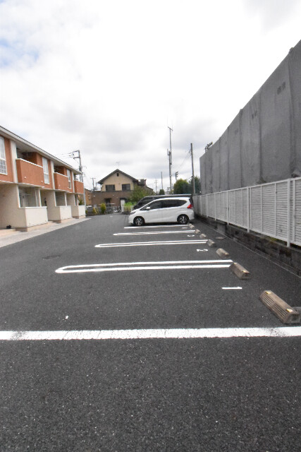 ��ʌ������s���h�P���ڂ̃A�p�[�g�̒��ԏ�