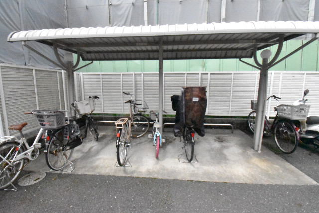 ��ʌ������s���h�P���ڂ̃A�p�[�g�̂��̑�