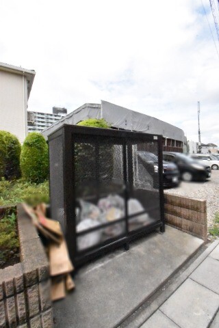 ��ʌ������s���h�P���ڂ̃A�p�[�g�̂��̑�