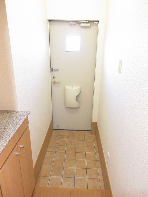 ��ʌ��������܎s��΋擌��΂R���ڂ̃A�p�[�g�̌���