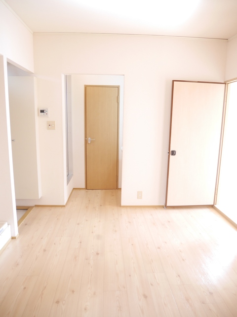 ��ʌ������s���P�O���ڂ̃A�p�[�g�̂��̑������E�X�y�[�X