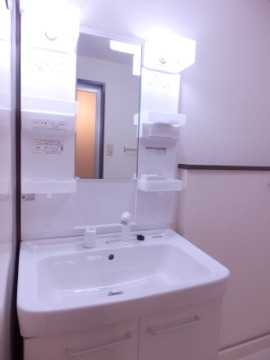 ��ʌ��������܎s��{��㏬���̃}���V�����̐��ʏ�