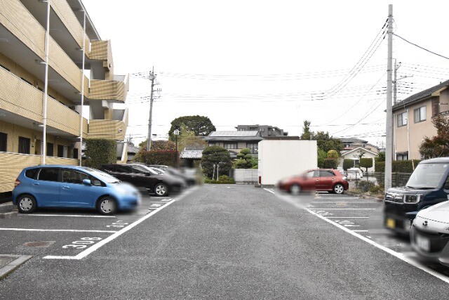 ��ʌ��������܎s��{��㏬���̃}���V�����̒��ԏ�