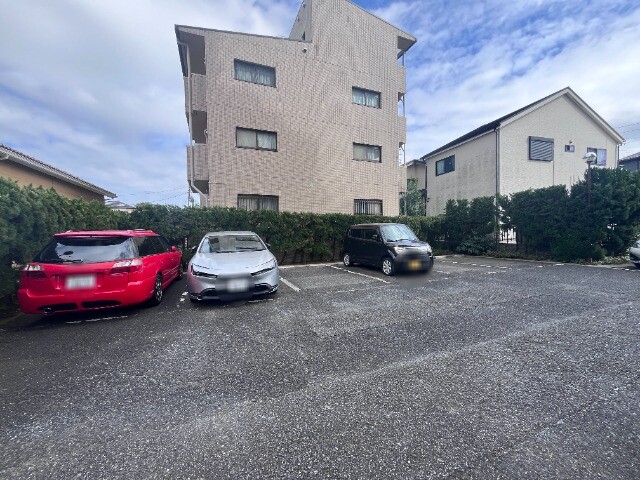 ��ʌ��������܎s������厚����O�̃}���V�����̒��ԏ�