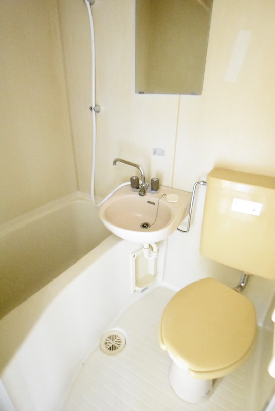 ��ʌ�����s�����Q���ڂ̃A�p�[�g�̃o�X