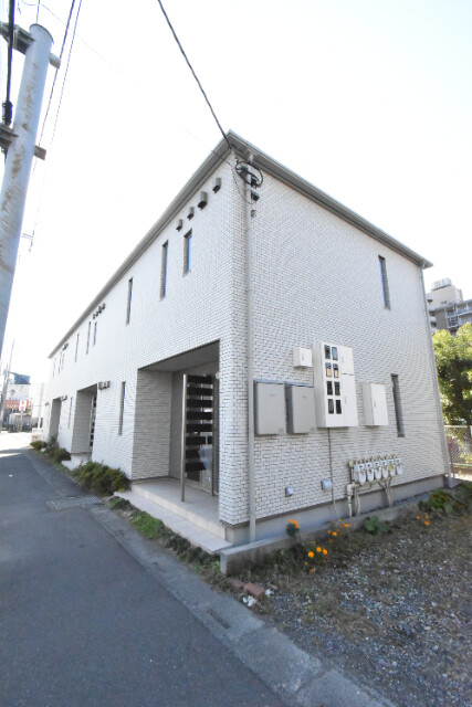 ��ʌ������s�����Q���ڂ̃A�p�[�g�̌����O��