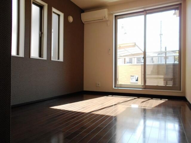 ��ʌ�����s�厚���s�̍��݂̃A�p�[�g�̋��ԁE���r���O