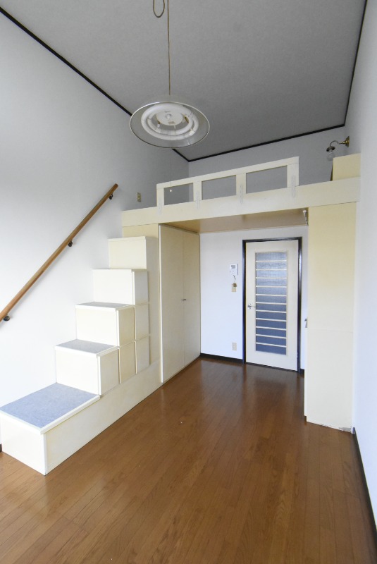 ��ʌ�����s�����Q���ڂ̃A�p�[�g�̂��̑������E�X�y�[�X