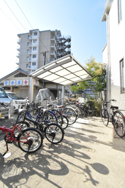 ��ʌ������s�����Q���ڂ̃A�p�[�g�̂��̑�