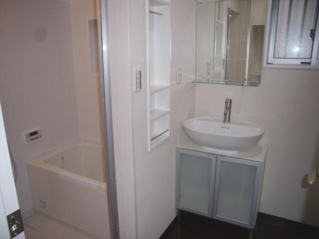 ��ʌ�����s�厚���s�̍��݂̃A�p�[�g�̐��ʏ�