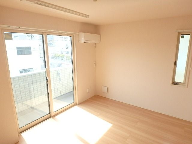 ��ʌ��������܎s��{��y�蒬�R���ڂ̃A�p�[�g�̂��̑������E�X�y�[�X