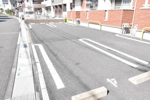 ��ʌ��z�J�s���C�N�^�E���P���ڂ̃A�p�[�g�̒��ԏ�