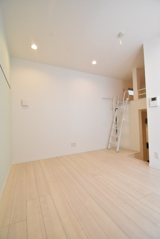 ��ʌ��������܎s�k����i���Q���ڂ̃A�p�[�g�̋��ԁE���r���O