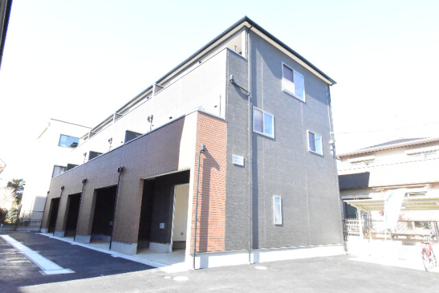 ��ʌ�����s������U����20-18�̃e���X�n�E�X�̌����O��