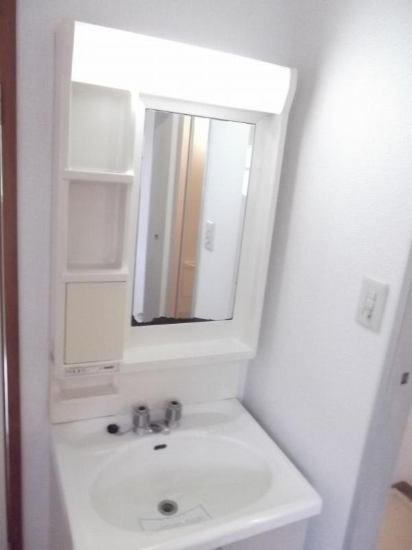 ��ʌ��k�����S�ɓޒ��w���Q���ڂ̃A�p�[�g�̐��ʏ�