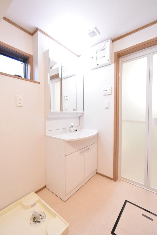 ��ʌ�����s������U���ڂ̃e���X�n�E�X�̐��ʏ�