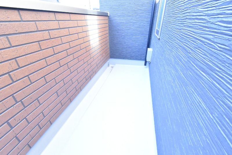 ��ʌ�����s������U���ڂ̃e���X�n�E�X�̃o���R�j�[