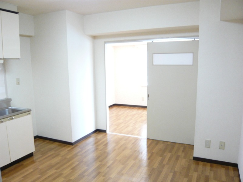 ��ʌ��������܎s�k��{�����R���ڂ̃}���V�����̋��ԁE���r���O