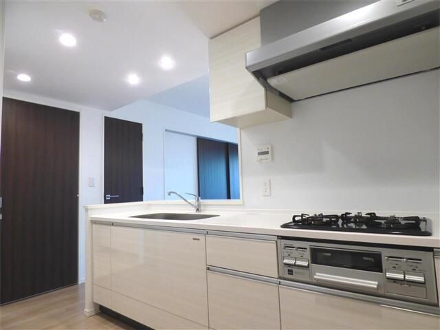 ��ʌ������s�����Q���ڂ̃}���V�����̃L�b�`��