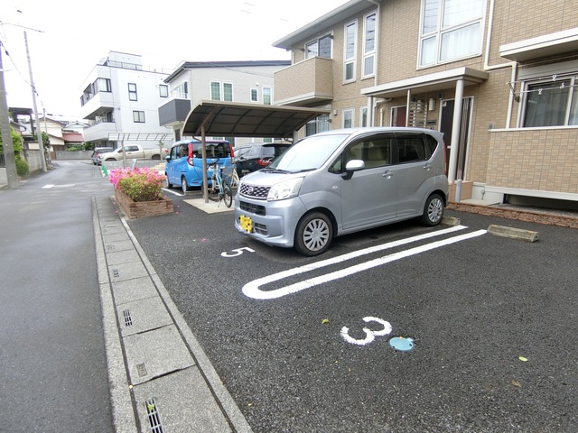 ��ʌ��������܎s�k��{�����Q���ڂ̃A�p�[�g�̒��ԏ�