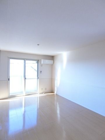 ��ʌ��������܎s�����擌��{�Q���ڂ̃A�p�[�g�̋��ԁE���r���O