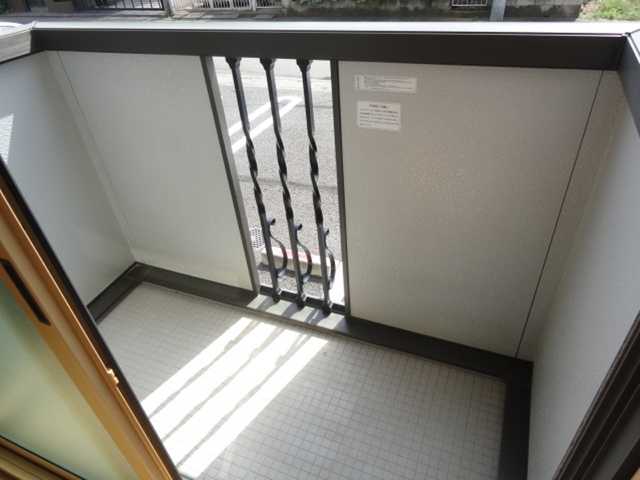 ��ʌ��������܎s�k��y�C���P���ڂ̃A�p�[�g�̃o���R�j�[