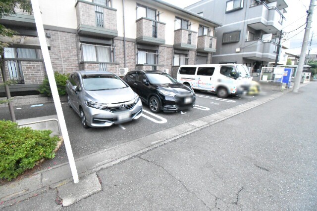 ��ʌ��������܎s�k��y�C���P���ڂ̃A�p�[�g�̒��ԏ�