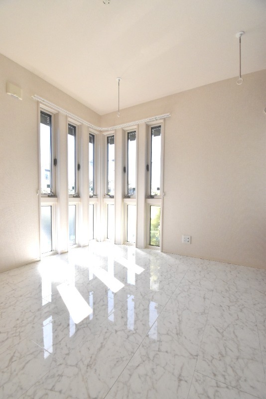 ��ʌ��z�J�s���C�N�^�E���V���ڂ̃A�p�[�g�̂��̑�