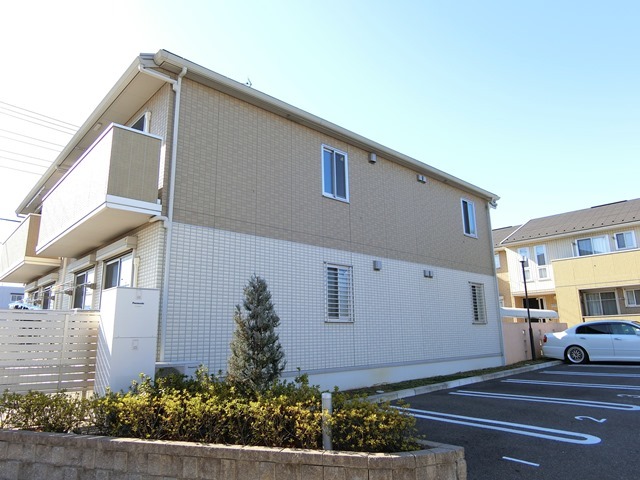 ��ʌ��������܎s�����擌��{�Q���ڂ̃A�p�[�g�̒��ԏ�