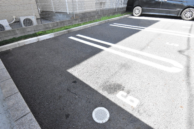 ��ʌ��z�J�s���C�N�^�E���V���ڂ̃A�p�[�g�̒��ԏ�