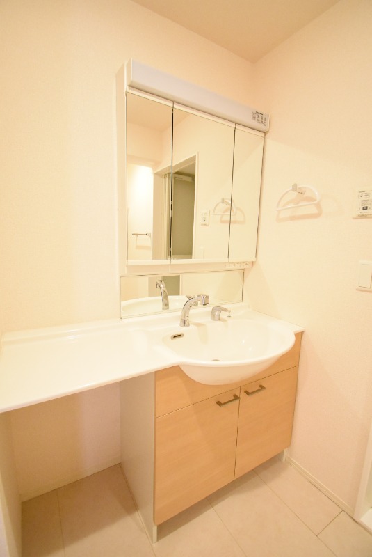 ��ʌ��������܎s�k��g�쒬�Q���ڂ̃A�p�[�g�̐��ʏ�