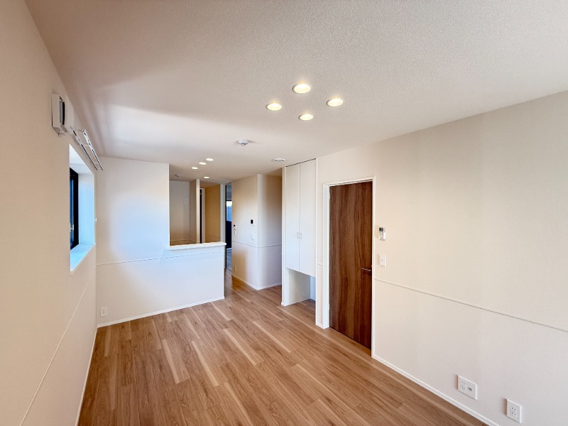 ��ʌ��z�J�s�ԎR�{���̃}���V�����̋��ԁE���r���O