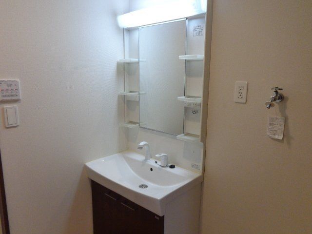 ��ʌ��������܎s�΋�厚�����̃A�p�[�g�̐��ʏ�