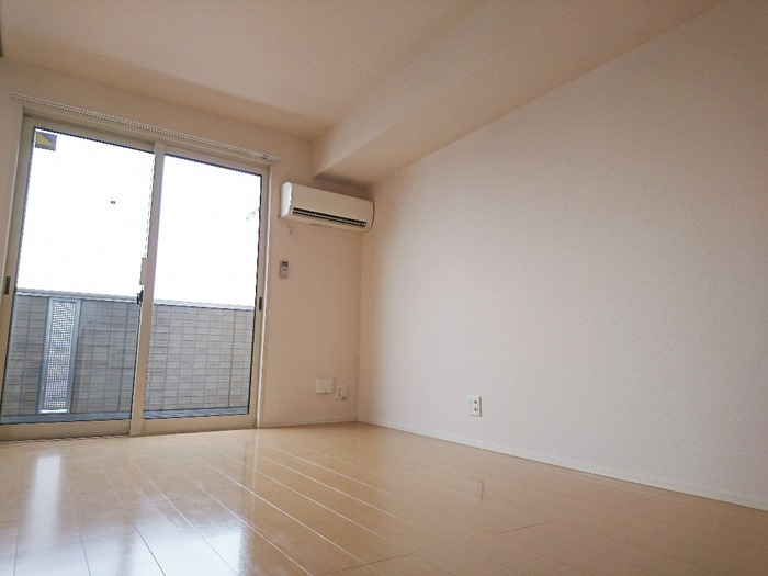 ��ʌ��z�J�s���C�N�^�E���P���ڂ̃A�p�[�g�̋��ԁE���r���O