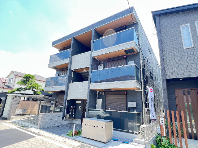 ��ʌ�����s�݉ƒ�15-8�̃A�p�[�g�̌����O��