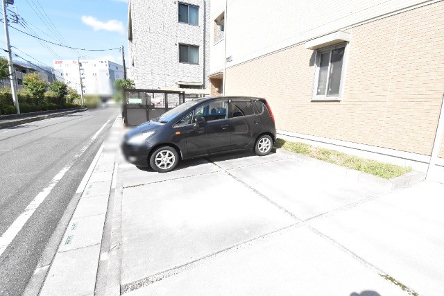 ��ʌ��z�J�s���C�N�^�E���P���ڂ̃A�p�[�g�̒��ԏ�