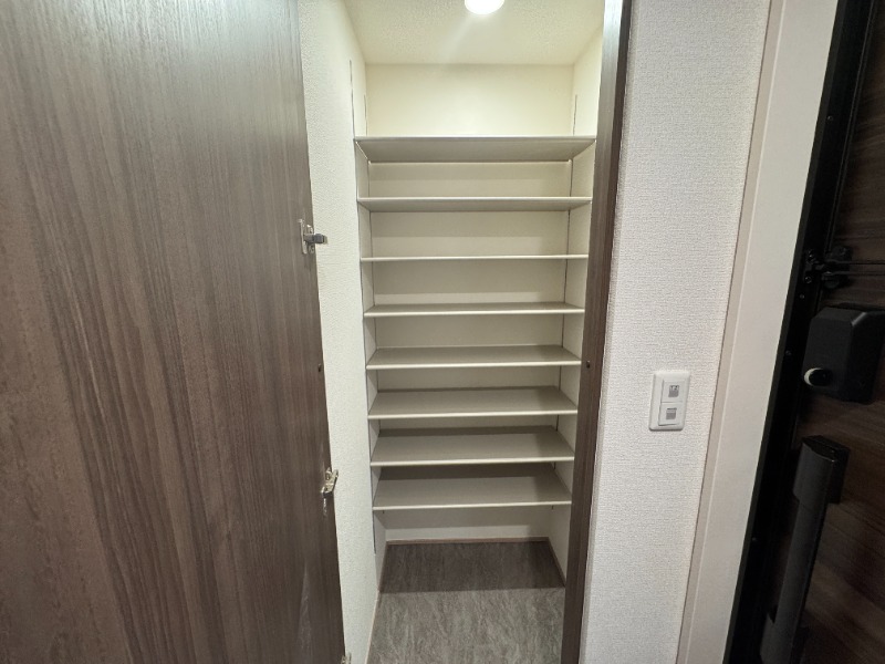 ��ʌ�����s�݉ƒ��̃A�p�[�g�̎��[