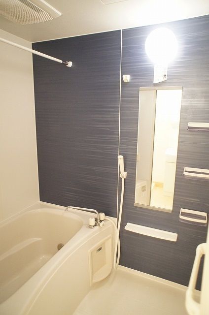 ��ʌ��������܎s��{�捂�@���P���ڂ̃A�p�[�g�̃o�X